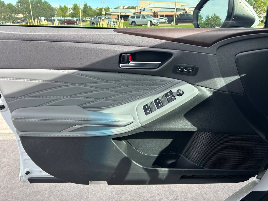 Used 2019 Toyota Avalon Limited w/ Advanced Safety Package FWD image 11