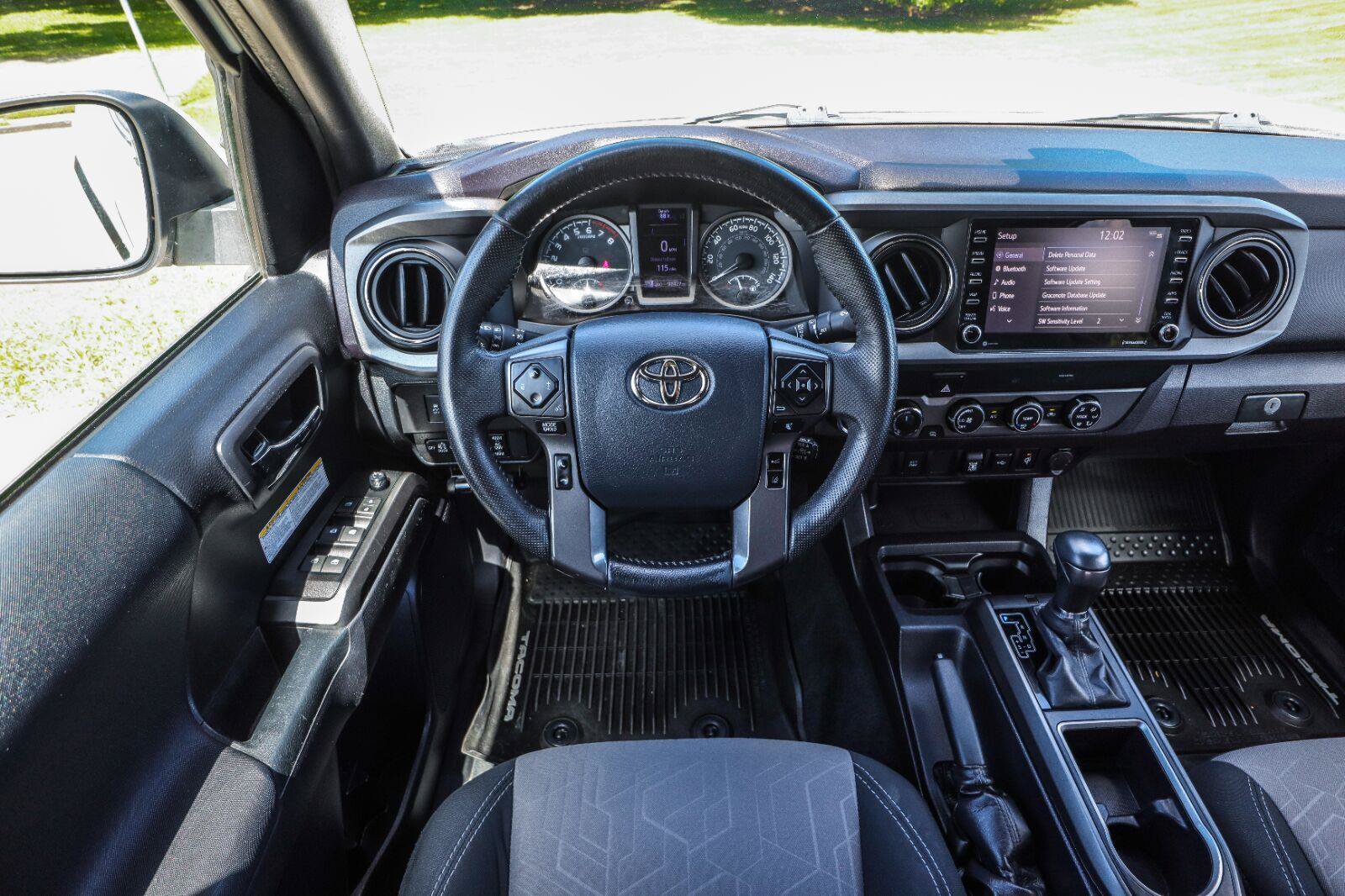 Used 2020 Toyota Tacoma TRD Off-Road AWD/4WD image 26