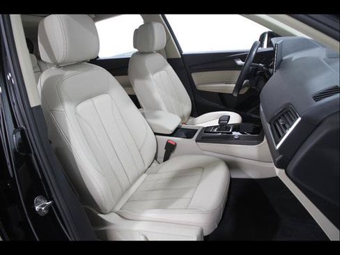 Used 2023 Audi Q5 2.0T Premium Plus w/ Premium Plus Package AWD/4WD image 17