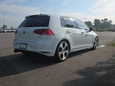 Used 2015 Volkswagen Golf S FWD image 11