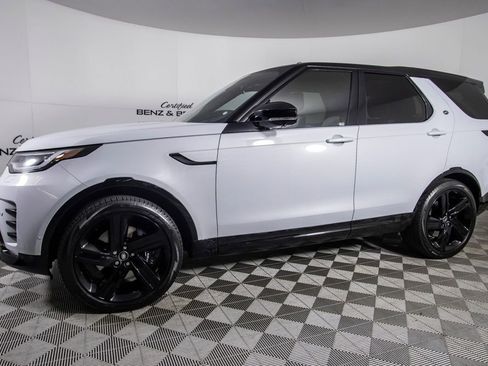 Used 2023 Land Rover Discovery Metropolitan Edition image 10