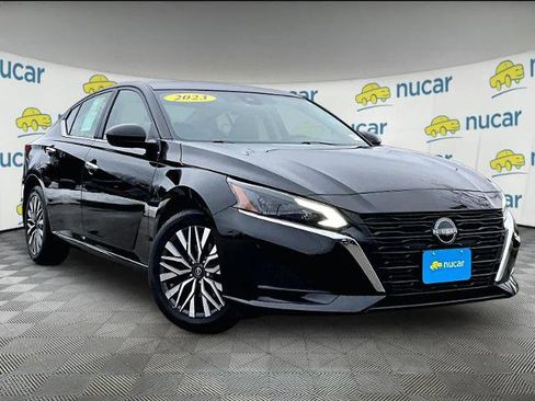 Certified 2023 Nissan Altima 2.5 SV image 1
