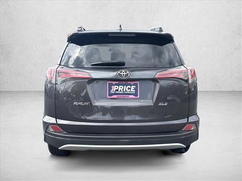 Used 2017 Toyota RAV4 XLE FWD image 6