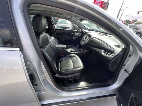 Used 2017 Chevrolet Malibu LT w/ Leather Package FWD image 13