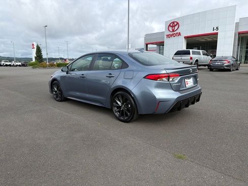 Used 2024 Toyota Corolla SE w/ SE Convenience Package FWD image 10