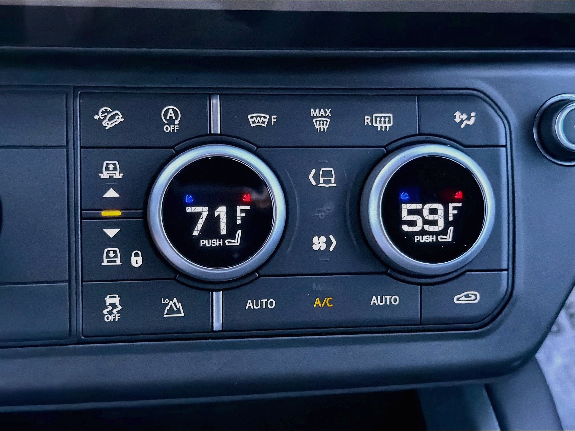 New 2026 Land Rover Defender 110 X-Dynamic SE AWD/4WD image 34