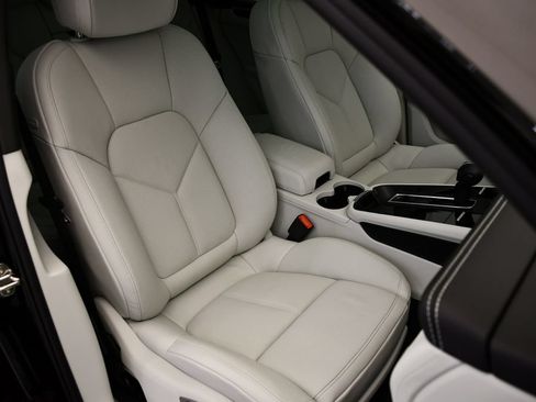 Certified 2026 Porsche Macan Turbo AWD/4WD image 51