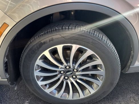 Used 2020 Lincoln Aviator Reserve w/ Equipment Group 201A image 8