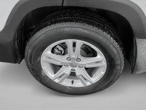 Used 2024 GMC Terrain SLE AWD/4WD image 9