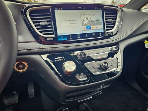 New 2026 Chrysler Pacifica Select image 21