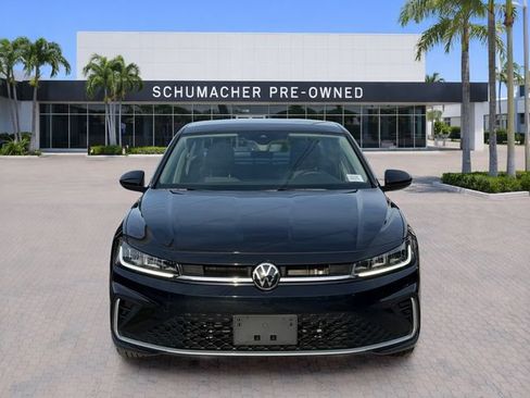 Used 2025 Volkswagen Jetta SE w/ Sunroof Package FWD image 2