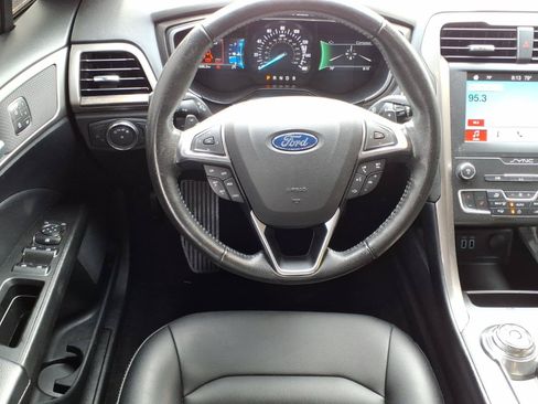 Used 2019 Ford Fusion SEL FWD image 5