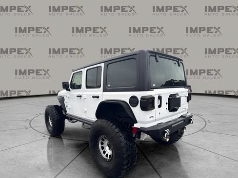 Used 2018 Jeep Wrangler Unlimited Sahara AWD/4WD image 2