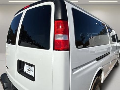 Used 2024 Chevrolet Express 3500 LT w/ LT Preferred Equipment Group RWD image 33