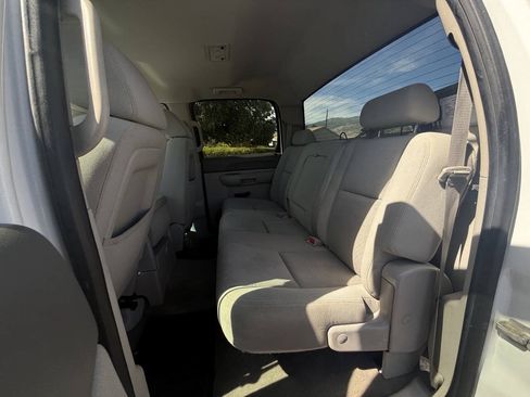 Used 2013 Chevrolet Silverado 2500 LT w/ Interior Plus Package AWD/4WD image 10