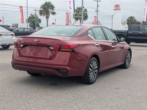 Used 2025 Nissan Altima 2.5 SV image 3