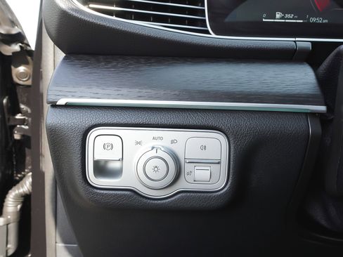 Used 2025 Mercedes-Benz GLE 350 4MATIC image 17