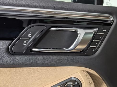 Certified 2026 Porsche Macan AWD/4WD image 27
