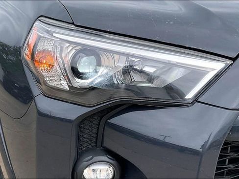 Used 2024 Toyota 4Runner SR5 AWD/4WD image 31
