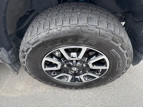 Used 2017 Toyota Tundra SR5 w/ TRD Off Road Package AWD/4WD image 9
