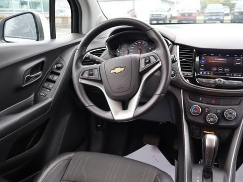 Used 2022 Chevrolet Trax LT w/ LT Convenience Package AWD/4WD image 25