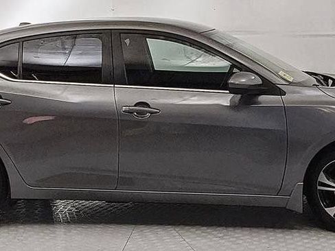 Used 2022 Nissan Sentra SV FWD image 2