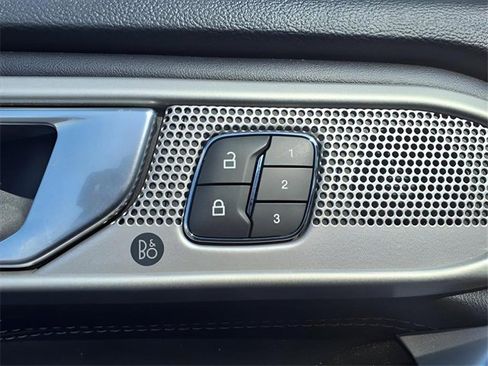 Used 2022 Ford Explorer Limited w/ Equipment Group 301A image 18