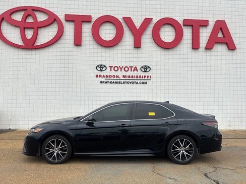 Used 2023 Toyota Camry SE w/ Convenience Package image 2
