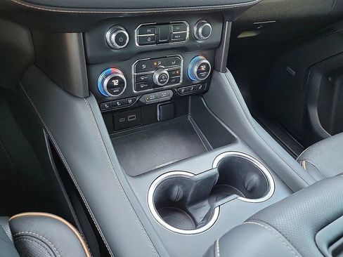 Used 2023 GMC Yukon AT4 w/ AT4 Premium Package AWD/4WD image 17