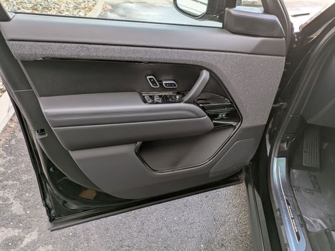 New 2026 Land Rover Range Rover Sport SE image 12