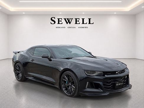 Used 2018 Chevrolet Camaro ZL1 w/ LPO, ZL1 Protection Package RWD image 10