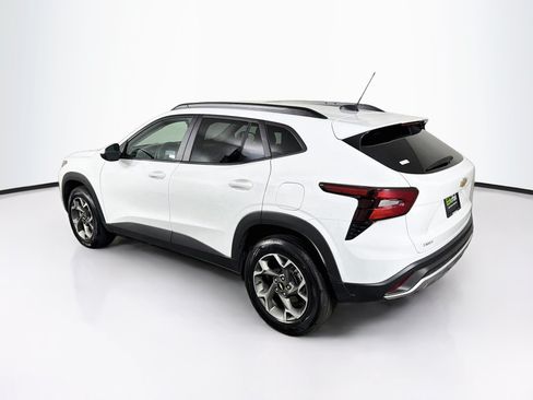 Used 2026 Chevrolet Trax LT FWD image 5