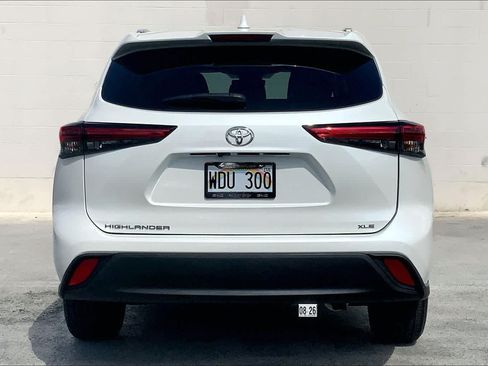 Used 2021 Toyota Highlander XLE FWD image 5
