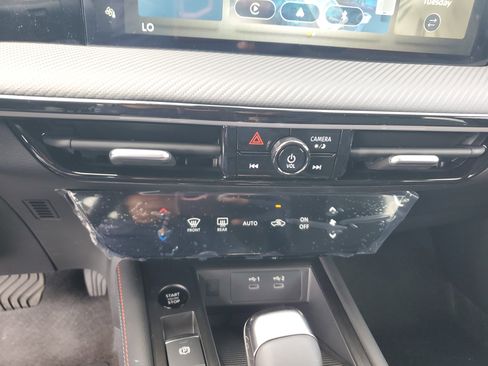 New 2025 Nissan Kicks SR image 24