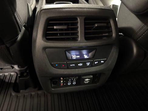Certified 2017 Honda Pilot Touring image 28