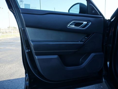 Used 2018 Land Rover Range Rover Velar S image 11