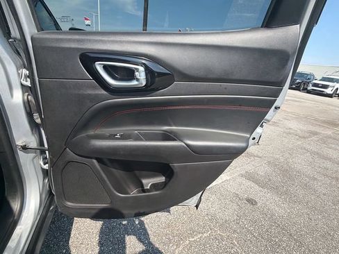 Used 2025 Jeep Compass Trailhawk AWD/4WD image 16