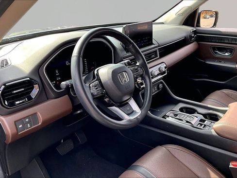 Used 2025 Honda Pilot Elite image 14