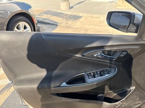 Used 2022 Chevrolet Malibu LT FWD image 11