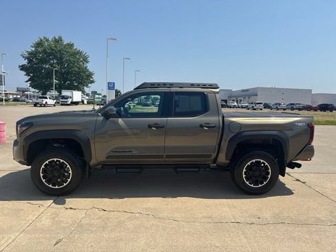 Certified 2026 Toyota Tacoma TRD Off-Road w/ TRD Off Road Premium Package AWD/4WD image 5