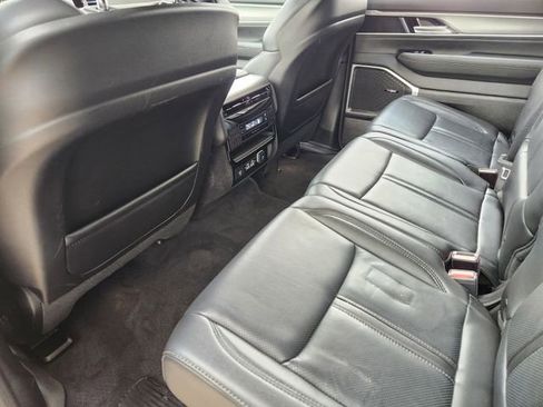 Used 2025 Jeep Wagoneer 4WD image 28