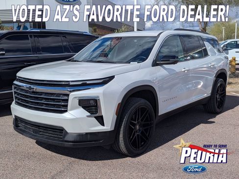 Used 2024 Chevrolet Traverse LT w/ Trailering Package image 1