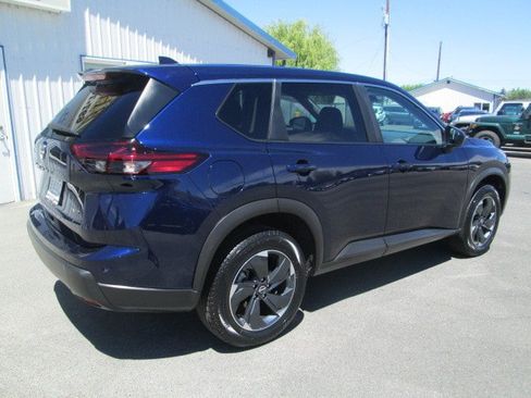 Used 2025 Nissan Rogue SV AWD/4WD image 6