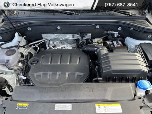 Used 2025 Volkswagen Atlas SE image 16