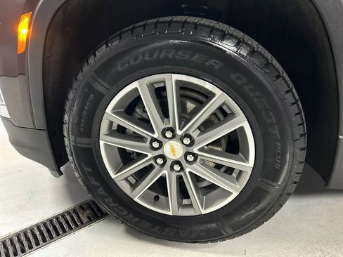 Used 2023 Chevrolet Traverse LT FWD image 9