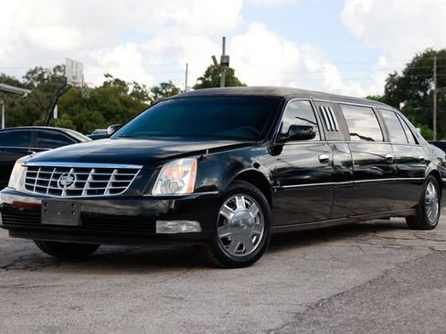 Used 2006 Cadillac DTS Limousine image 1