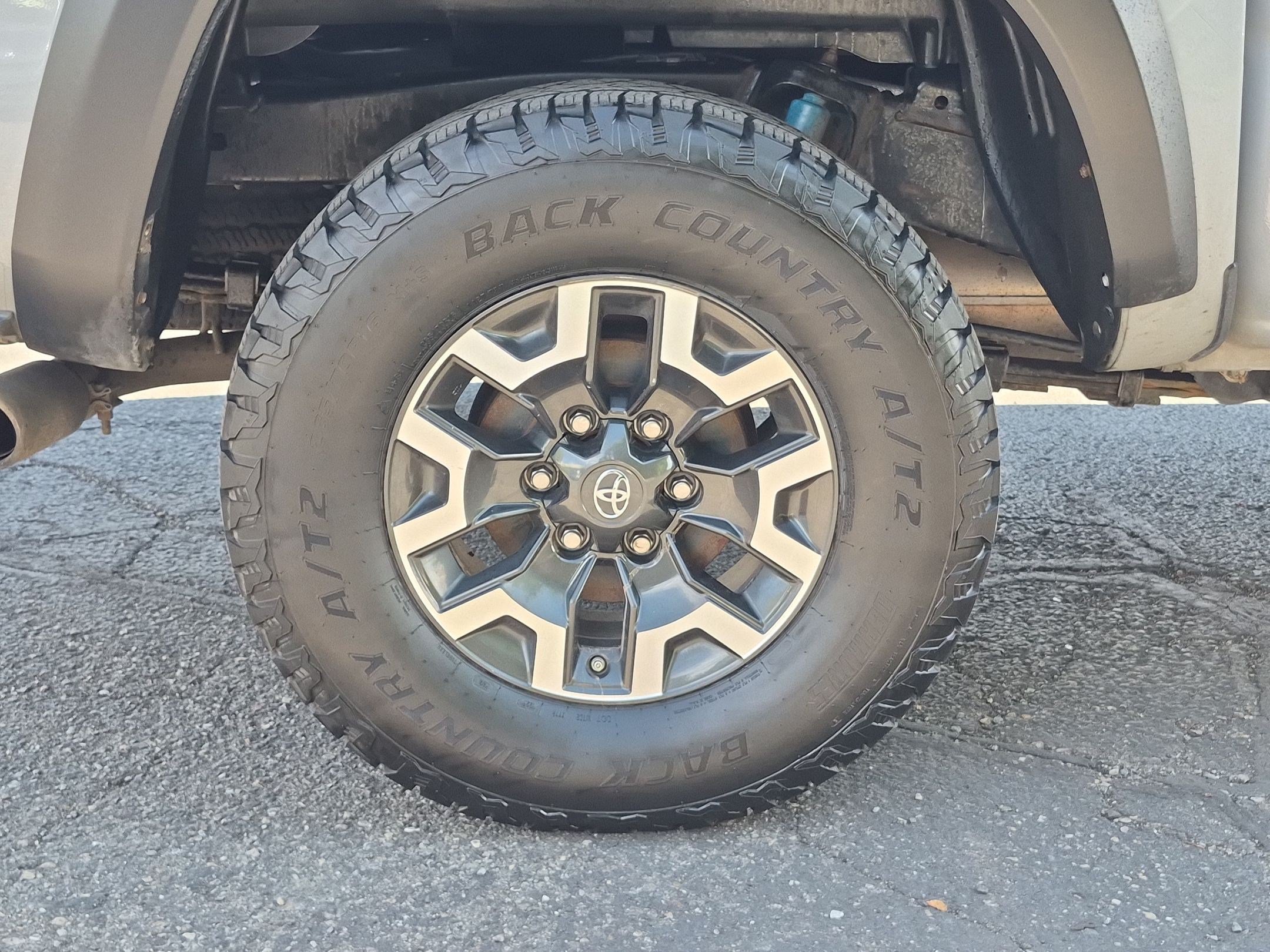 Used 2019 Toyota Tacoma TRD Off-Road w/ TRD Premium Off Road Package AWD/4WD image 13