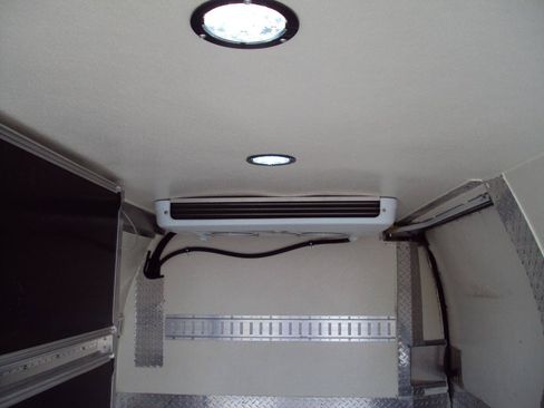 Used 2011 Chevrolet Express 1500 AWD image 9