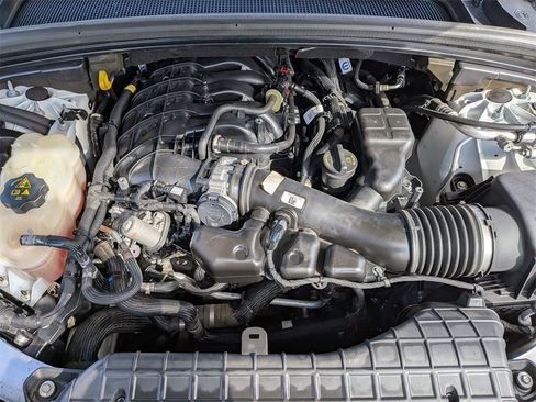 Used 2023 Jeep Grand Cherokee L Limited w/ Black Appearance Package image 31