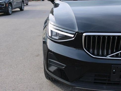 Used 2025 Volvo XC40 B5 Core image 42